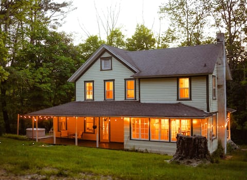 SwissHill Farmhouse| 5 Bedrooms rustic charm
