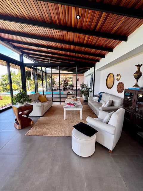 Beautiful house with pool in Heredia Centro