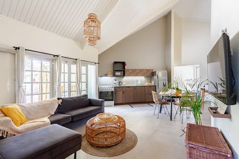Modern Aruba Accommodation with Swimming Pool Close to the Beach