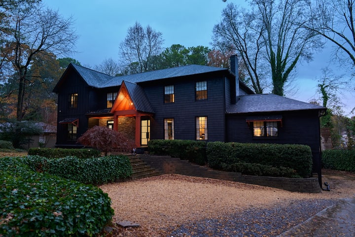 The Black House At Victoria Mill Buckhead 6Br 5Ba - Airbnb