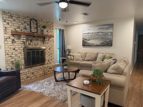 Sweet Retreat - 3/2 Cozy Getaway - Close to City