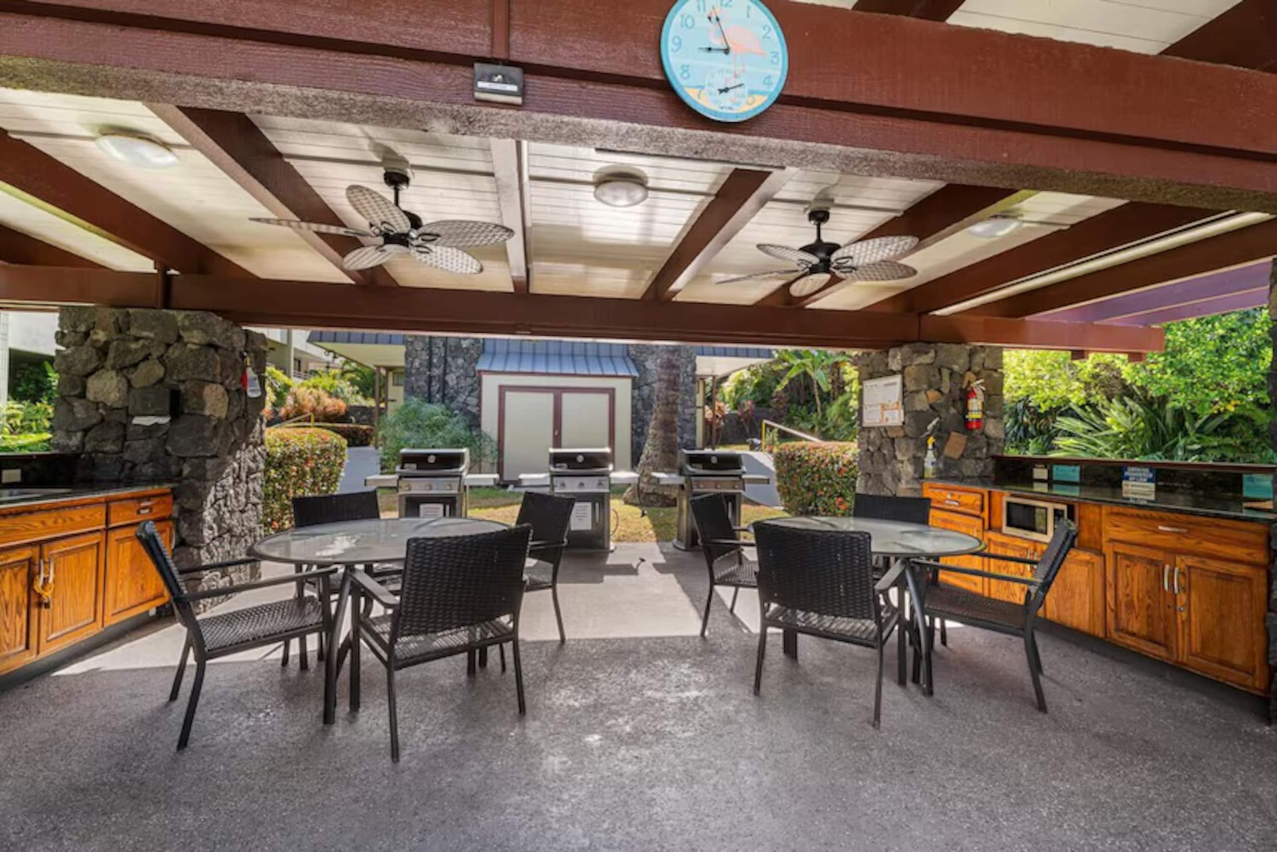 Condo in Kailua-Kona · ★4.88 · 2 bedrooms · 2 beds · 2 private baths - Image 15