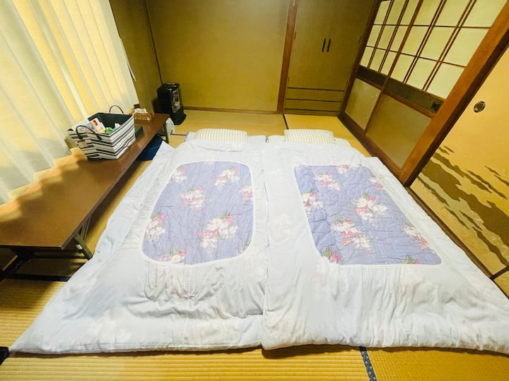 心落ち着く和室の寝室｜غرفة يابانية هادئة ومريحة