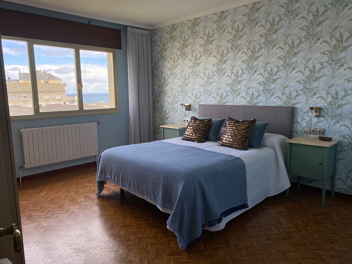 Chumba cha kulala cha nne. Kitanda cha 150x190cm, na godoro la safu nyingi na mito ya viscoelastic. 
Nafasi ya kutosha kuzunguka kitanda.
