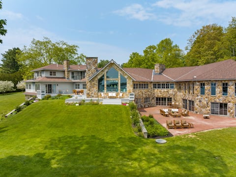 Luxury Oceanfront Falmouth Estate on Casco Bay