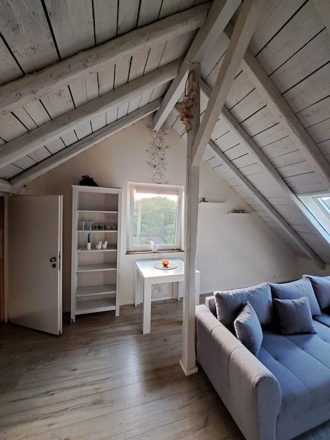 Leistungsstarkes Airbnb: Cozy attic apartment on the Alpakahof in Wuppertal