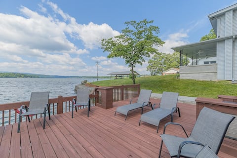 Lakeside Getaway w/3 docks near State Park/Hiking