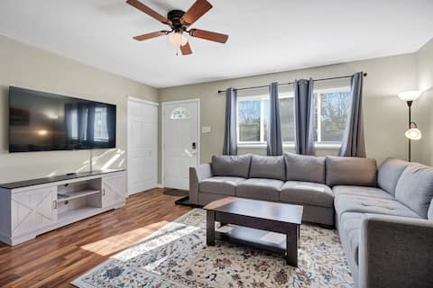 Charming entire ranch home with free parking