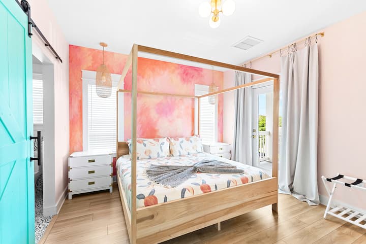 The master bedroom features a king sized bed with comfy Nectar mattress. Has spa ensuite bathroom. This spacious room is on the third floor with direct access to the ocean view balcony. Black-out curtains provide a peaceful rest.