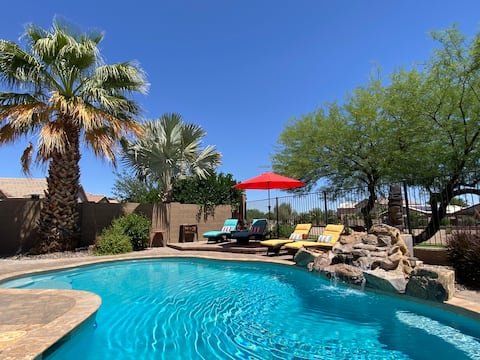 Private Heated Pool, Fire-pit, Pool Table, Bar