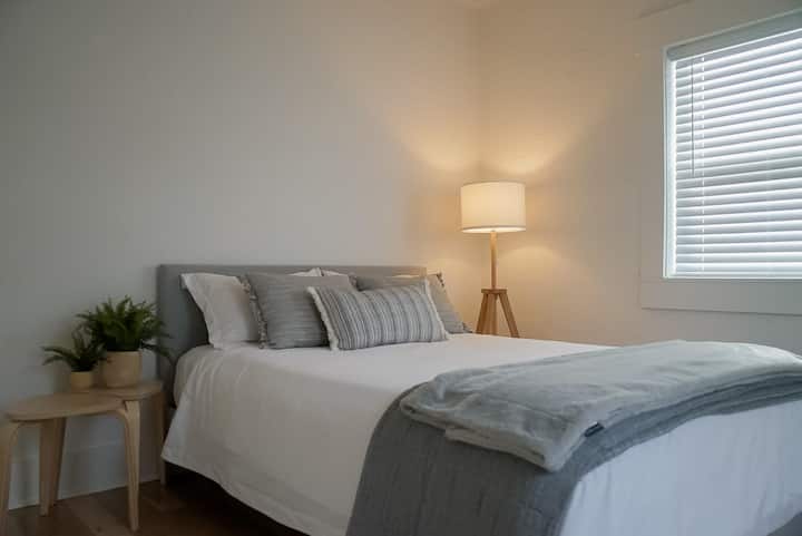 kitanda aina ya king cha ghorofa kuu