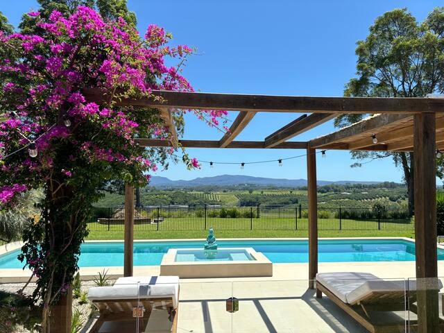 Stunning Hinterland Tuscan Retreat NSW