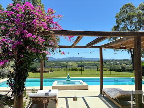 Stunning Hinterland Tuscan Retreat NSW