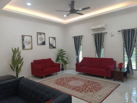 Homestay Qaisara (private pool)