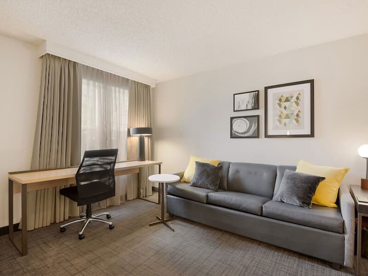 King Studio Suite!  Free Breakfast! - Reno, NV