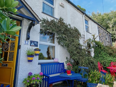 Fantastic seaviews at Century's old Alma's Cottage