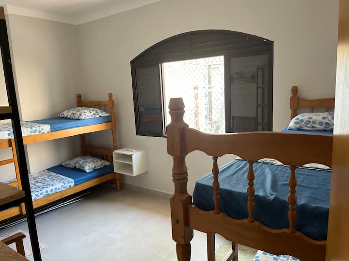 Просторна стая с четири легла и климатик 