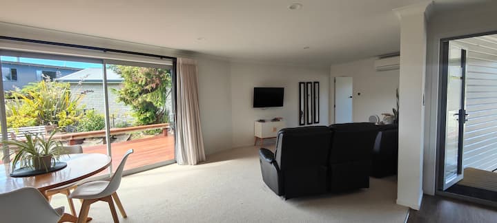 Warm & Centrally Located Holiday Home - Te Anau