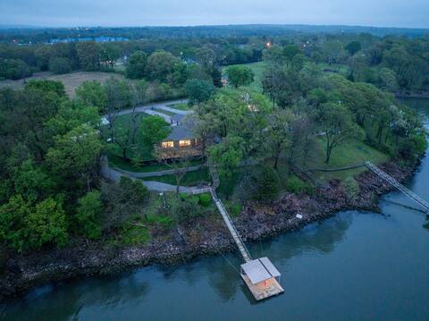 Newly Renovated Modern Lakefront House on 1 Acre