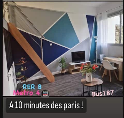 Casita, on the outskirts of Paris (parking)