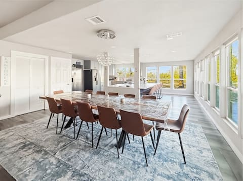 Luxurious Lake Texoma modern house, huge backyard