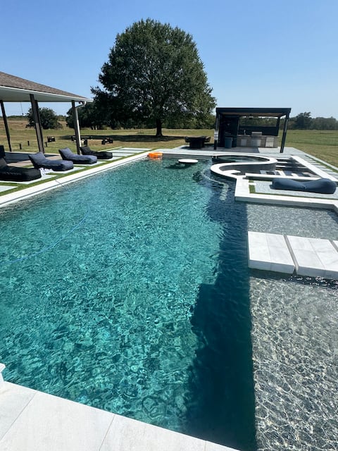 Pool/spa/fishing/riverfront. 40 min from Austin