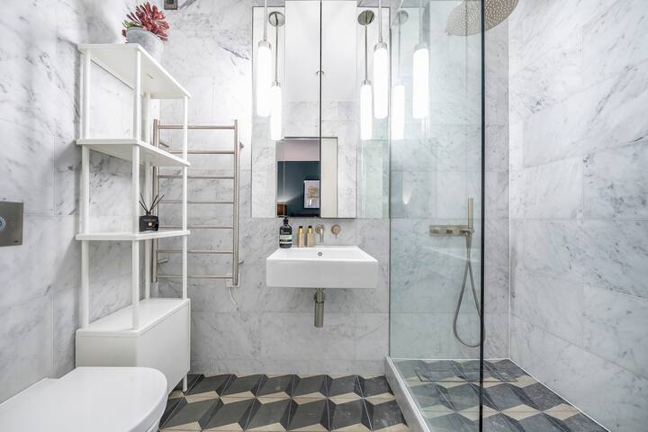 Stylish 2-Bedroom Apartment in the Heart of Soho gallery image 3