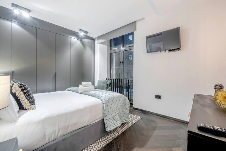 Stylish 2-Bedroom Apartment in the Heart of Soho gallery image 4