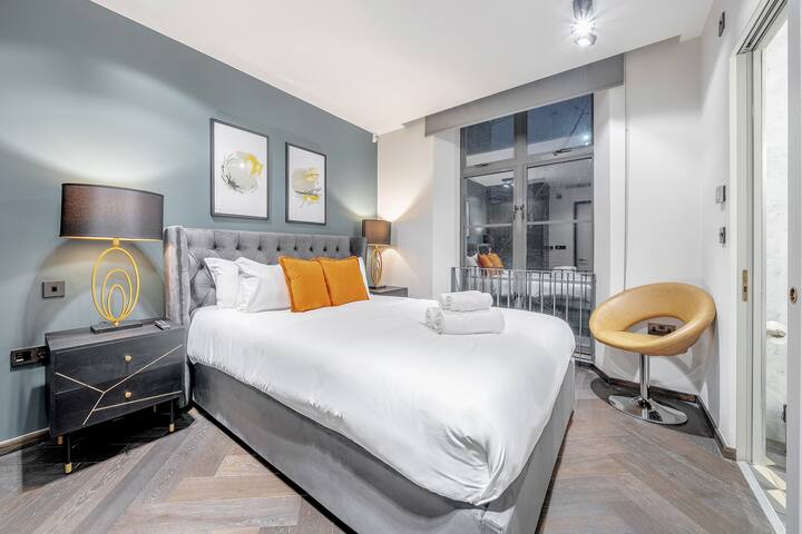 Stylish 2-Bedroom Apartment in the Heart of Soho gallery image 5