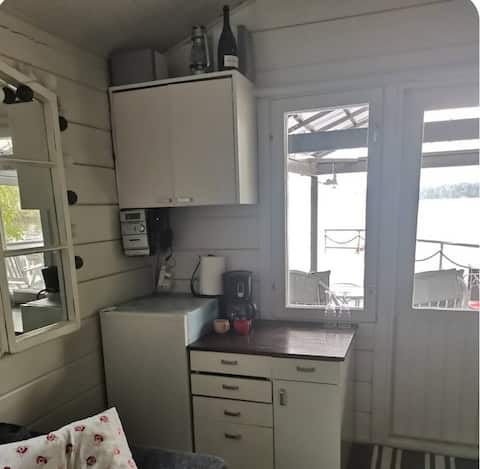 Popular Airbnb listing: Sauna cabin on the shore of a quiet lake in Nastolan Suuralue