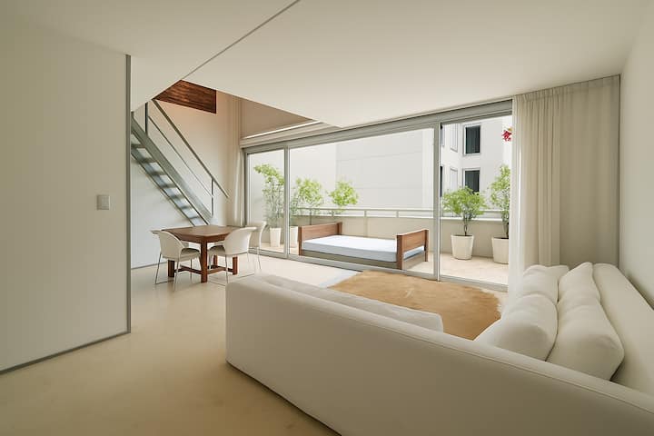 Amplio Loft con balcón, cama King y Jacuzzi