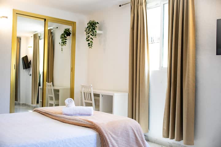 Habitación Doble De Hotel En Vélez-málaga - Torre del Mar