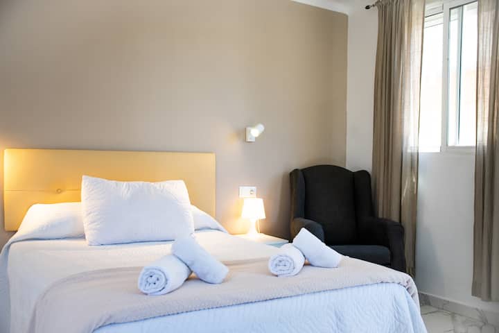 Habitación Familiar De Hotel En Vélez-málaga - Torre del Mar