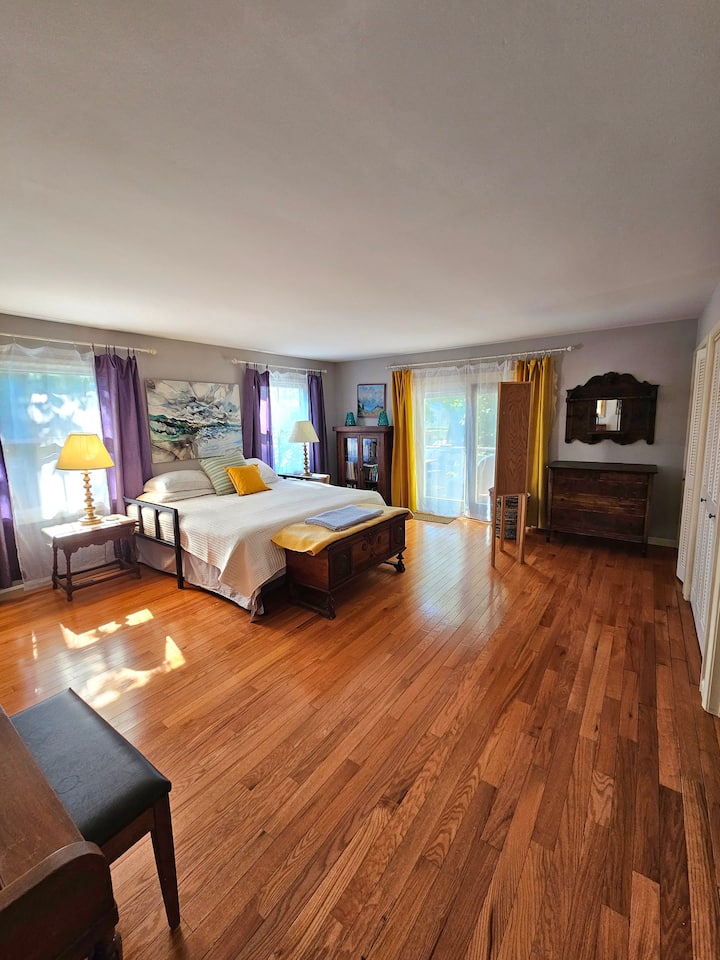Chambre principale spacieuse au premier étage