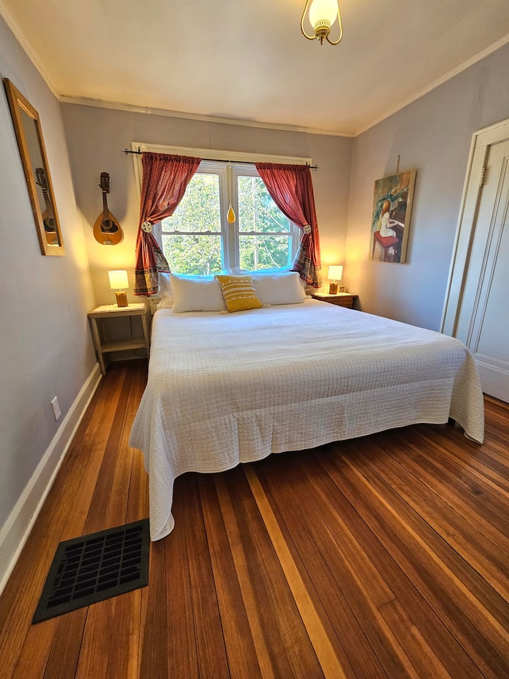 Chambre 2 à l'étage avec lit King Size