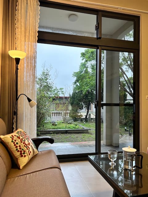 Big Maple Tree Home/Private Monthly Rent/6 Double Rooms (4 Bathrooms)