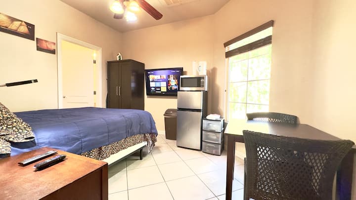 Micro Casita! Private Entrance! Ensuite Bath! - Henderson