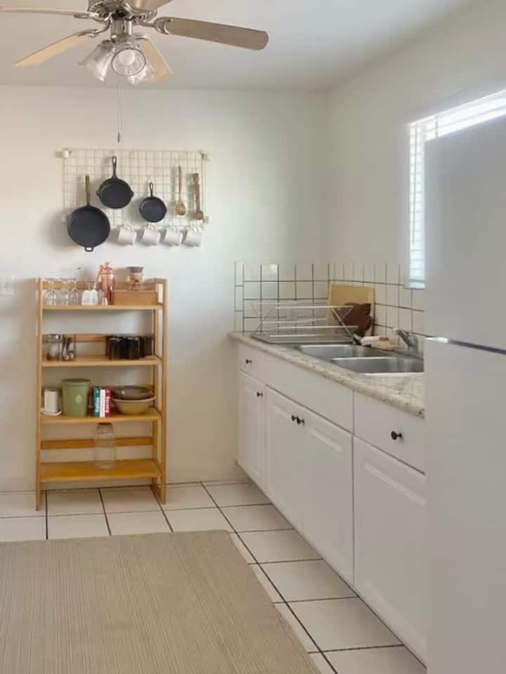 Charming 1 Bedroom Guesthouse - Tucson, AZ