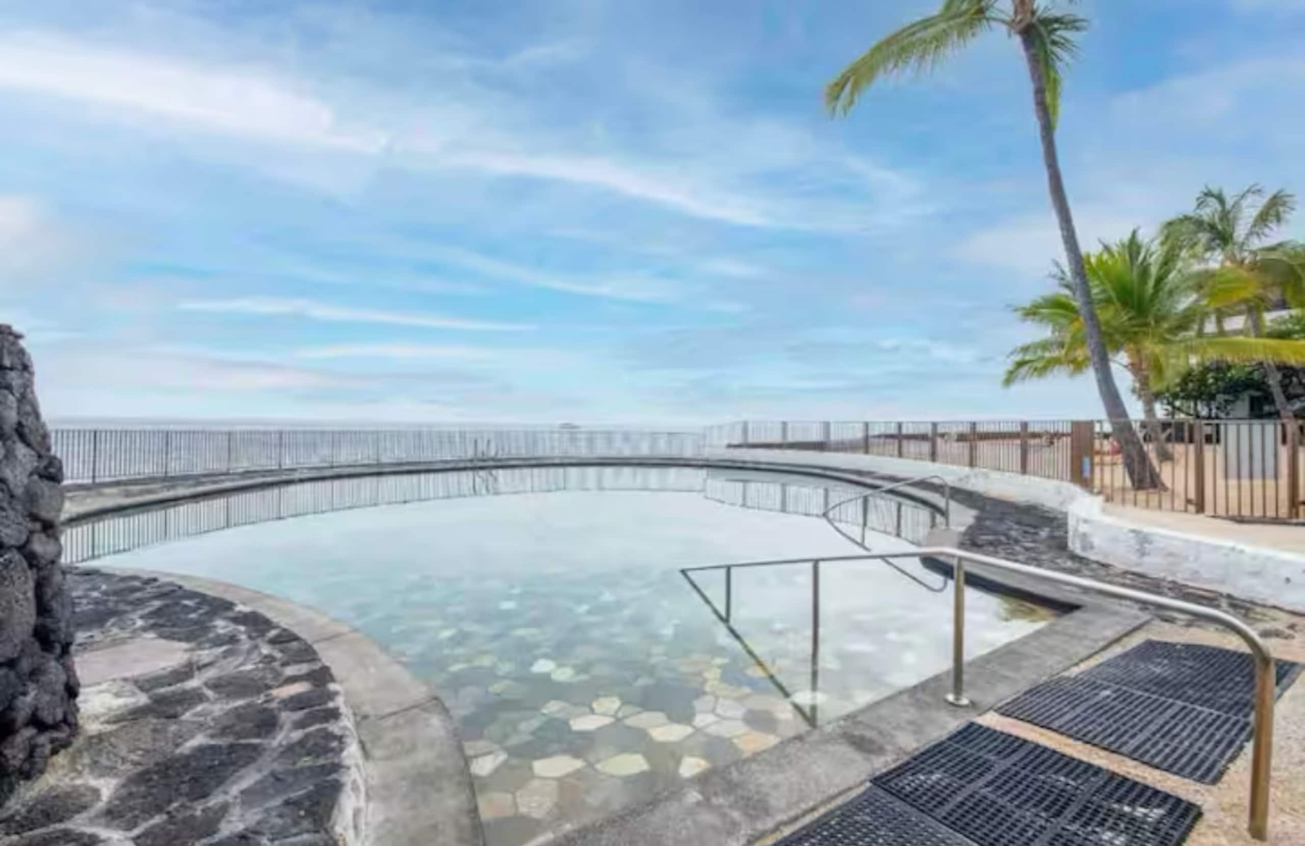 10 min to Town* AC*King Bed*Oceanside Pool - Image 29