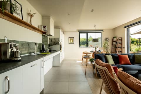 Top performing Airbnb: Award winning 5* Luxury Country Lodge with Hot tub in South Kesteven