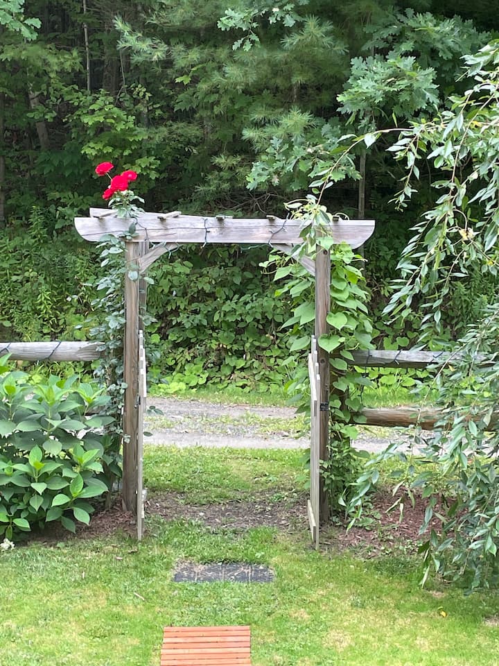 Upper Sunny Side Suite (No Pets) - Quechee, VT