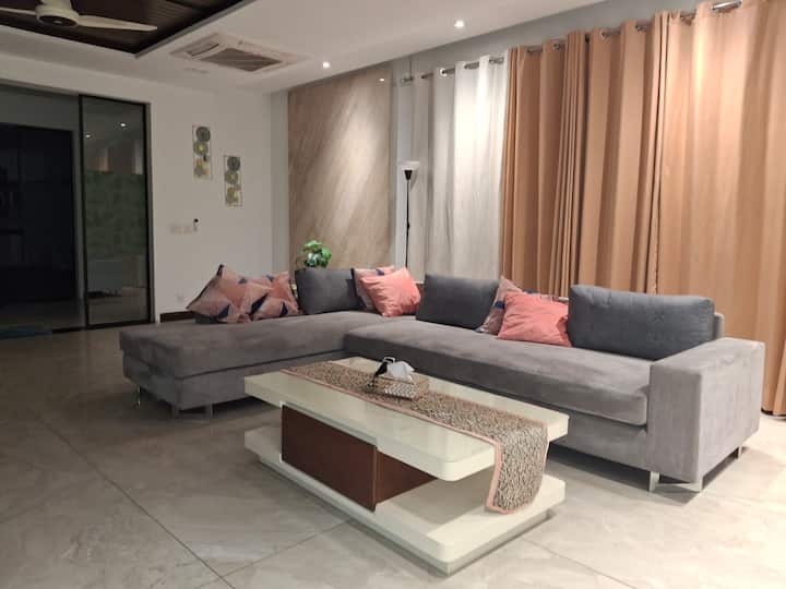 Luxury Private 3BR | Upper floor of family home