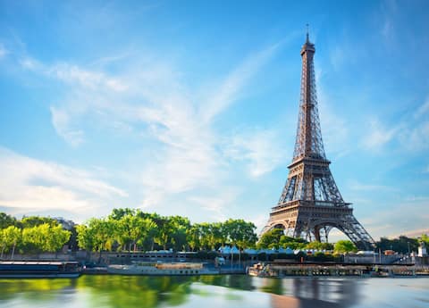 Welcome your cocoon near Paris metro at the foot