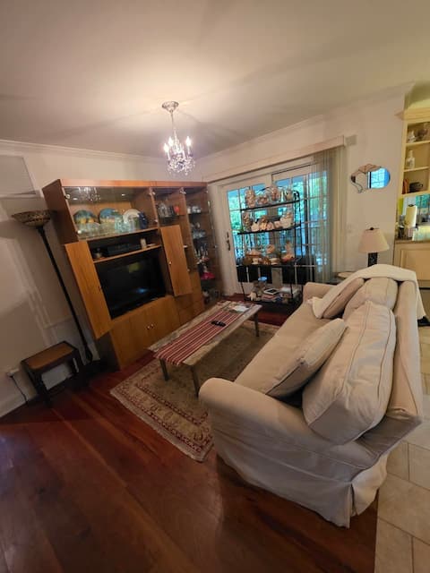 Popular Airbnb listing: Splendid private cottage in Hampton Bays