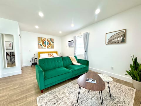 Successful Airbnb property: Cozy Casa Palma Studio I Prime Spot + Free Parking in Buena Vista Heights