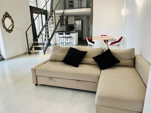 Beautiful and spacious duplex loft with parking