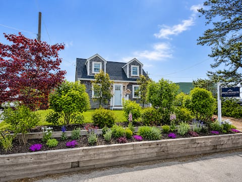Top performing Airbnb: Entire in-town cottage, walk to ferry/town/shops in Vineyard Haven