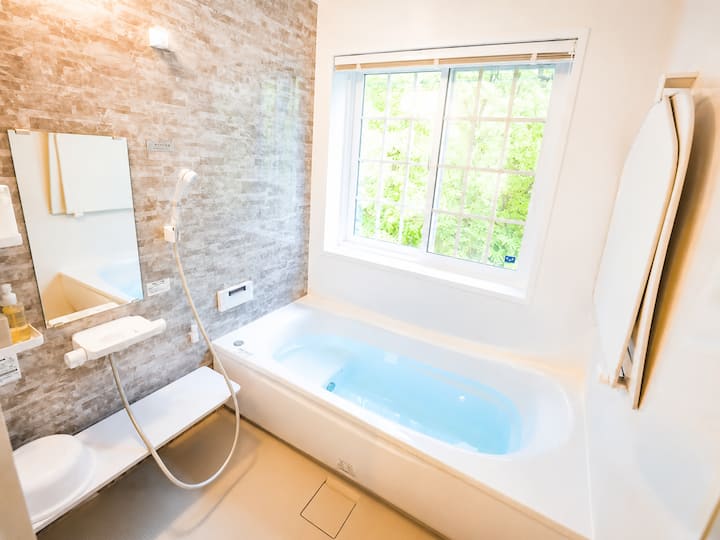 【Bath】浴室
清潔に保たれれておりますので、
安心してご利用いただけます。