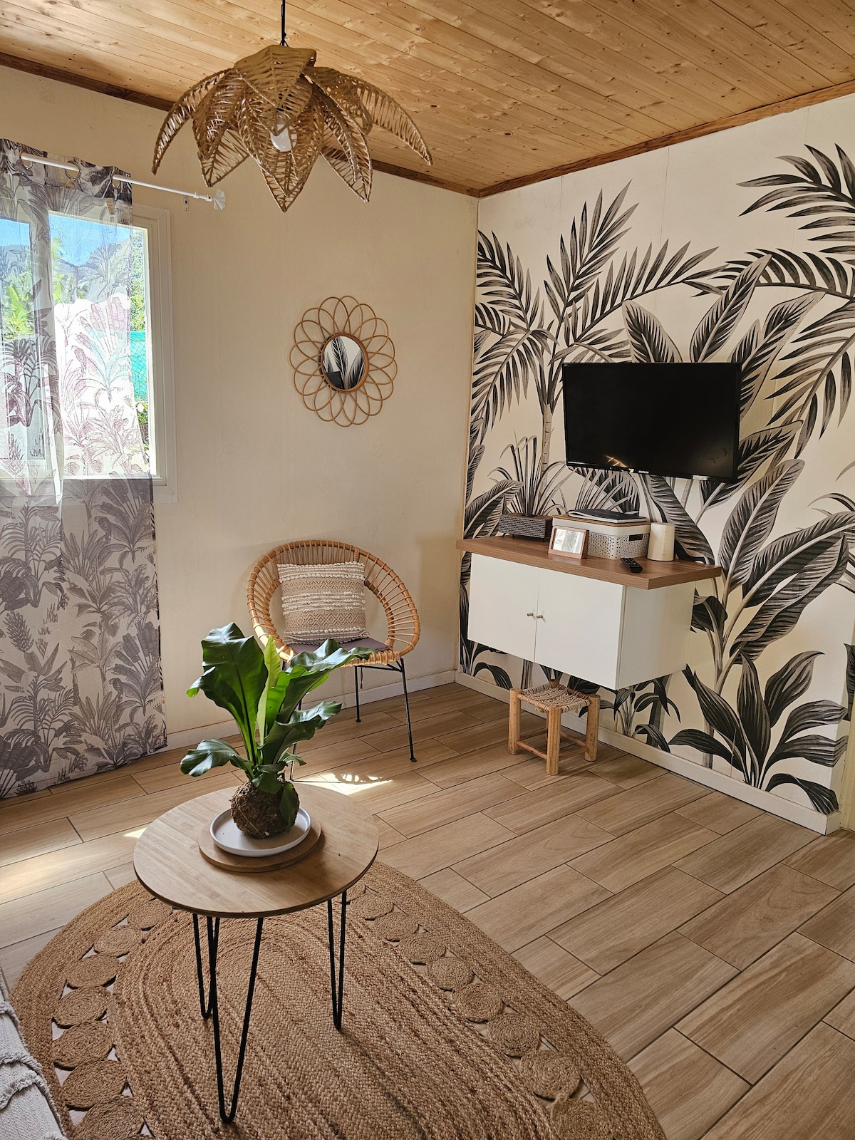 Top performing Airbnb: Small house 
In the heart of the plantations
Donkeyback in La Possession