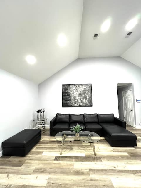 Successful Airbnb property: PoolerBnB, Spacious Modern Getaway near Savannah! in Pooler